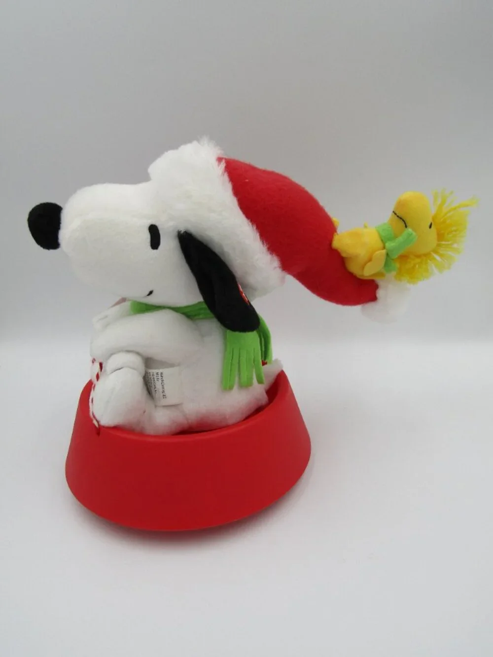 NWT Hallmark Sleddin' Snoopy 2012 Sound Music & Motion Peanuts Plush Woodstock